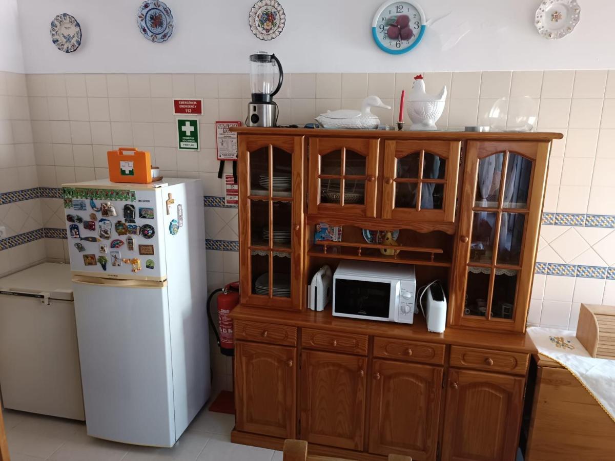 Local Familia Coelho Holiday home *