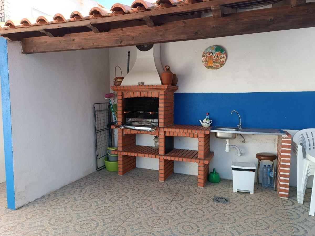 Local Familia Coelho Holiday home